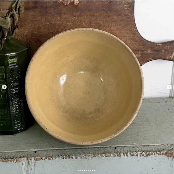 Antique 1930s Yellowware Mixing Bowl Collared Rim Wavy Ridged Bands Beehive - Picture 4 of 9